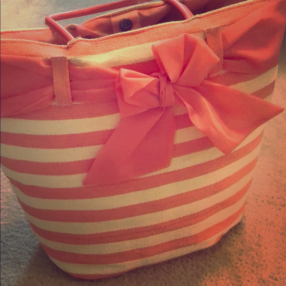 Coral bow tote